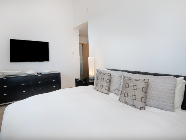Luxury Vail Village 4 Bedroom Vacation Condo - Walk to Lifts